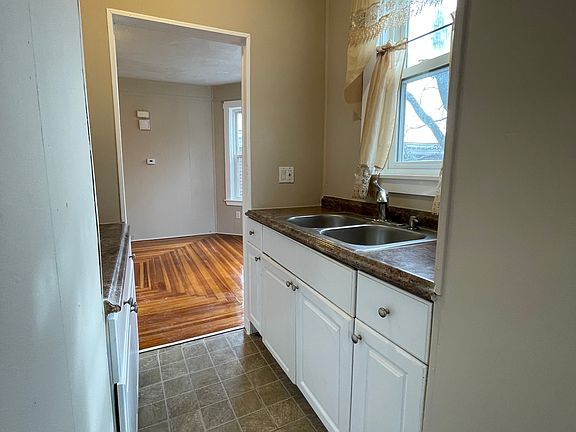 3rd image of 56 Fayette St Floor 3