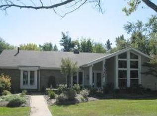 516 Glenmeadow Dr, Ballwin, MO 63011