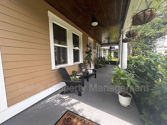 3rd image of 211 E Adalee St