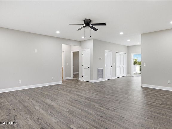 5th image of 415 Sunrise Ridge Dr