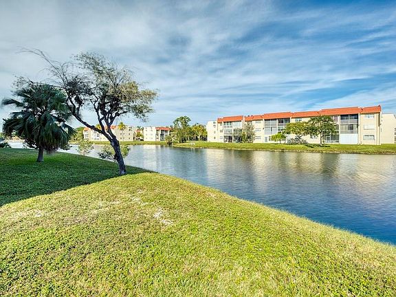 3rd image of 3001 E Sunrise Lakes Drive #112