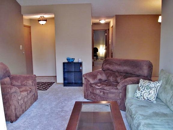 4th image of 487 Elizabeth Dr #C