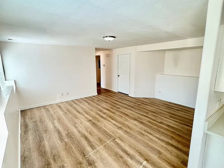 537 N 400 W — Photo 7