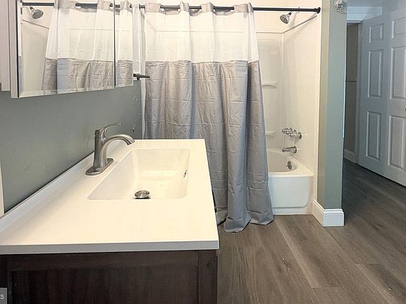 5th image of 525 Green St