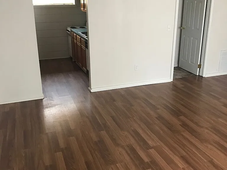 1317 Valley Ln — Photo 6