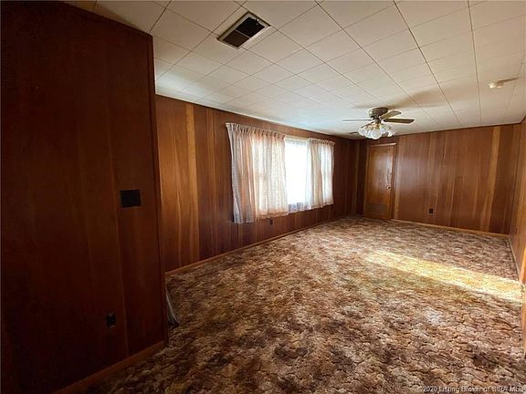 4th image of 108 W Main St