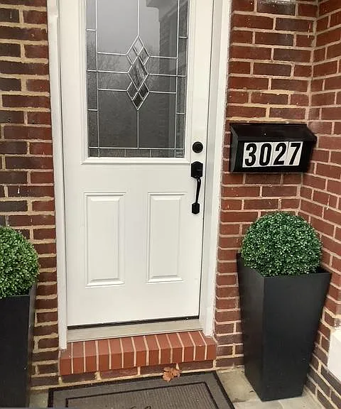 3027 Shannon Dr — Photo 2