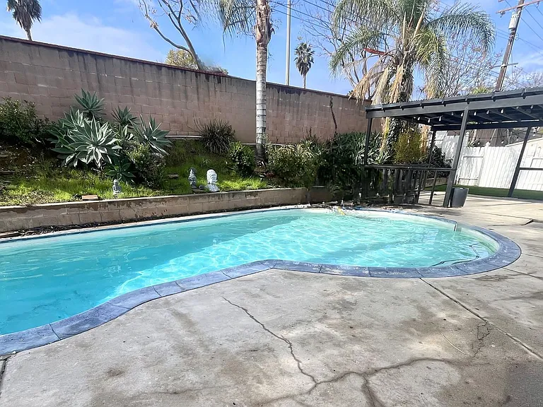446 Annette Pl — Photo 16