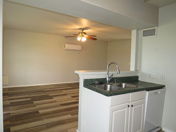 5th image of 4657 S Bonnie Brae St