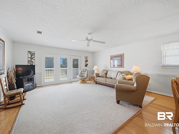 5th image of 9508 Villas Dr #2