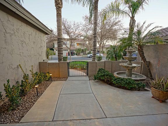 4th image of 252 W Pelican Dr