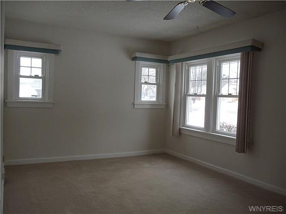 5th image of 1422 Wehrle Dr