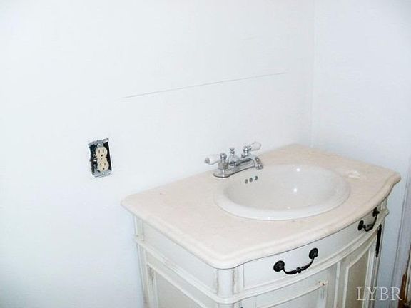 5th image of 2434 Kemper St