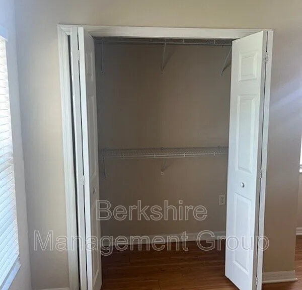 1106 Brook Meadow Dr — Photo 3