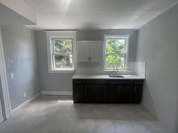3rd image of 59 N 5th St Floor 1