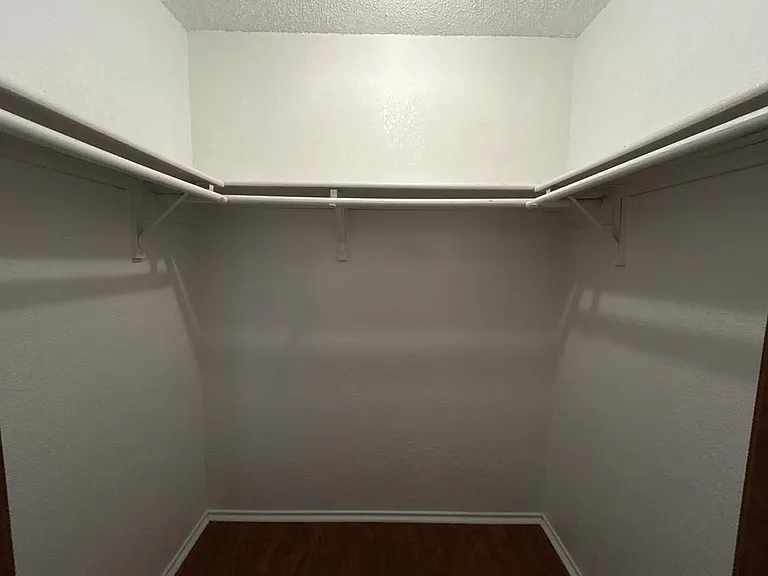 2412 Amber Hill Ln — Photo 31