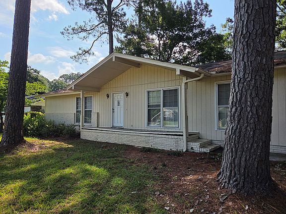 3rd image of 1839 Holly Hill Rd