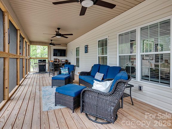 4th image of 2235 Picnic Dr
