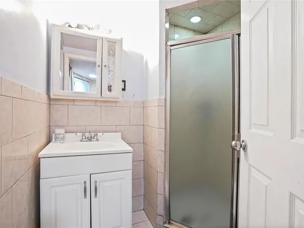 59-11 Fresh Pond Road image 12 of 17