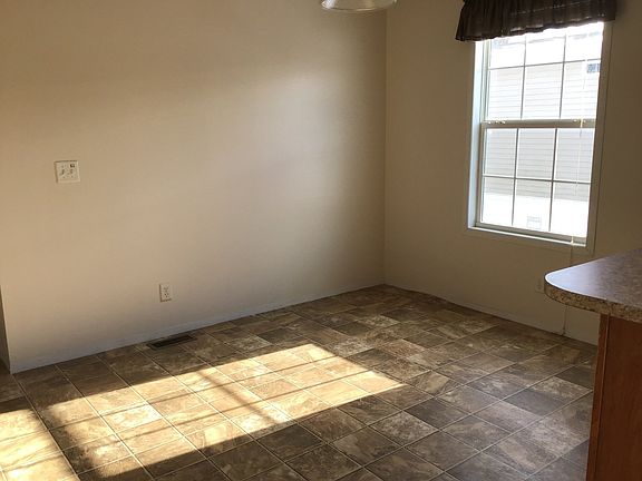 5th image of 900 W Columbia St #200