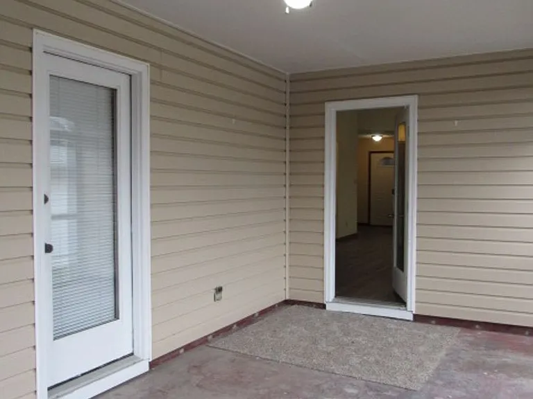 2025 Cambridge Cir — Photo 16