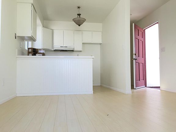 3rd image of 2167 1/2 Catalina Blvd