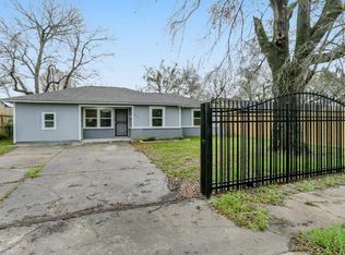5635 Belarbor St, Houston, TX 77033