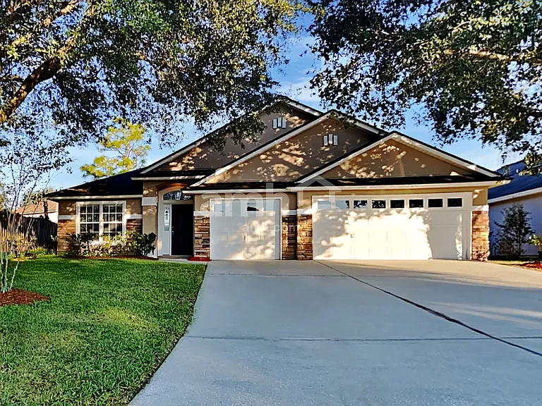 392 Brierstone Ct — Photo 1