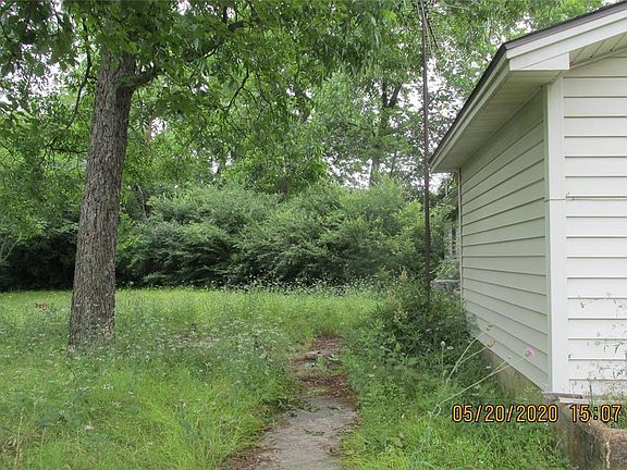 3rd image of 2825 E McKinney St