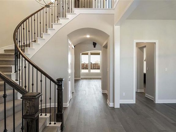 2nd image of 1711 Lexington Ave