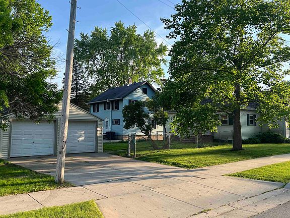 3rd image of 301 S Randall Ave