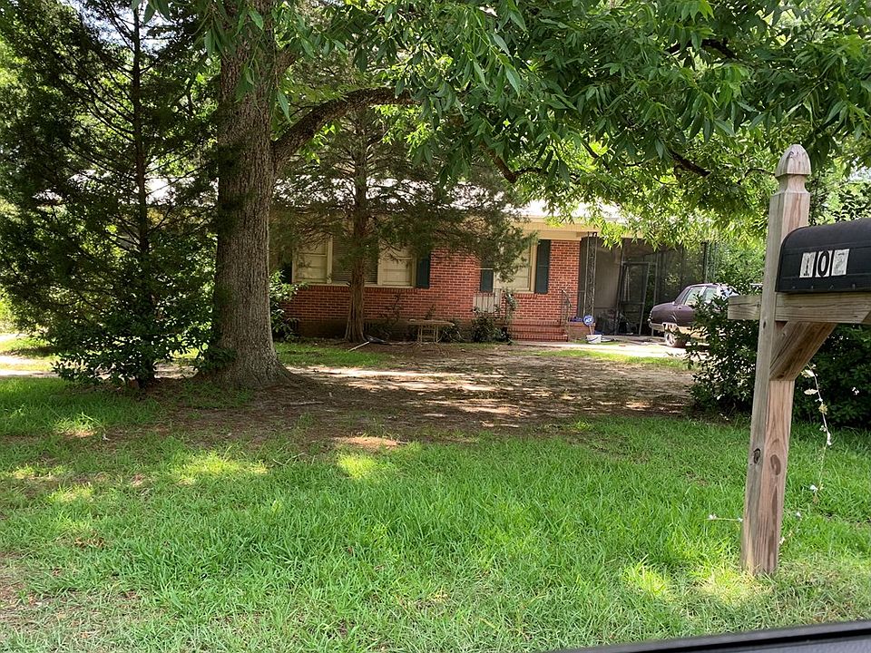 2nd image of 102 Roberts St