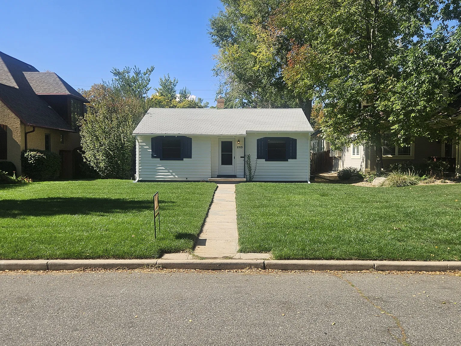2 bed, 881 sqft, $2,300 — Photo 1