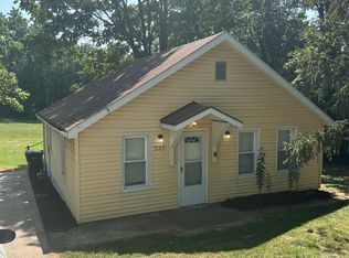 737 Thornton St, Leavenworth, KS 66048