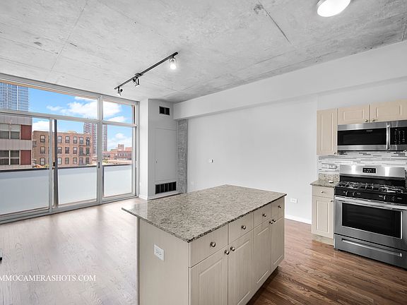 5th image of 1620 S Michigan Ave Unit 611