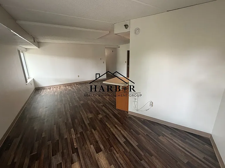 Oak Tree Flats — Photo 11