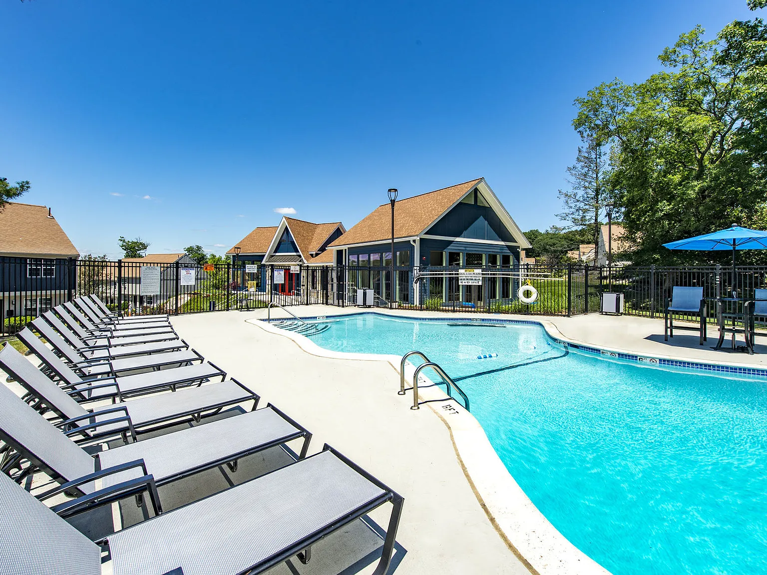 Halstead Beverly Townhomes — Photo 4