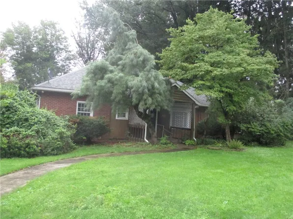 201 Banbury Ln, Natrona Heights, PA 15065