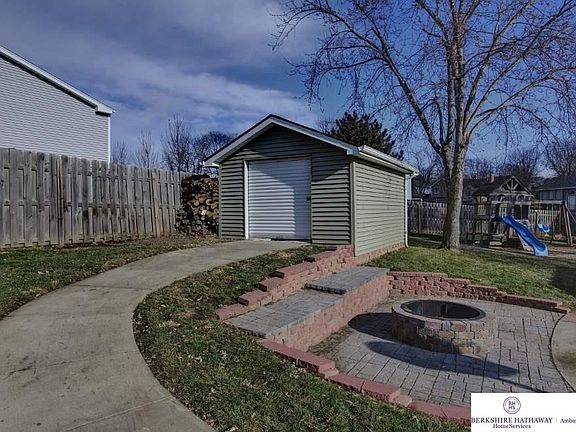 3rd image of 4002 Ramblewood Dr