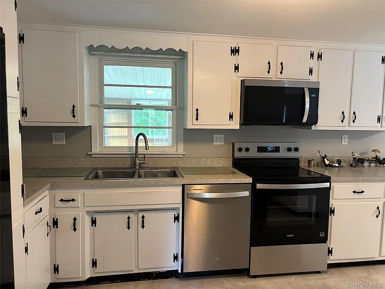 239 Vineyard Ave — Photo 4