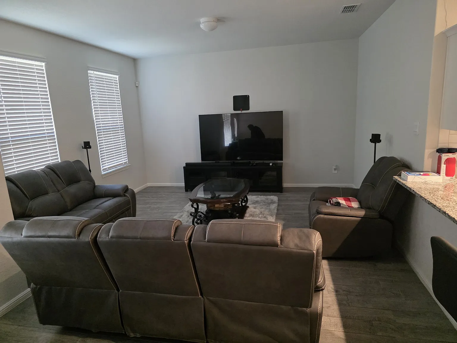 4 bed, 1820 sqft, $2,500 — Photo 2