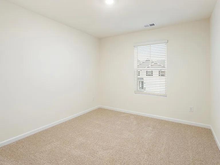 196 Quarter St — Photo 31