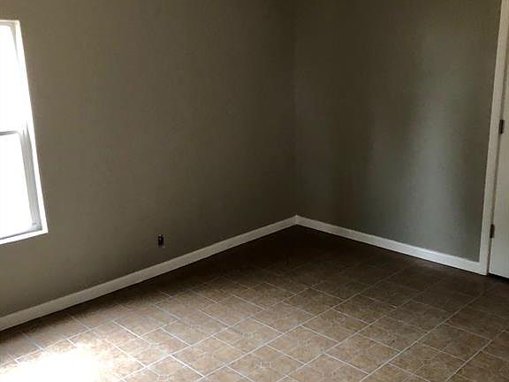 4th image of 821 Manila Dr