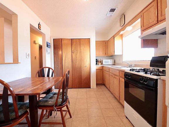5th image of 3809 Los Arboles Ave NE