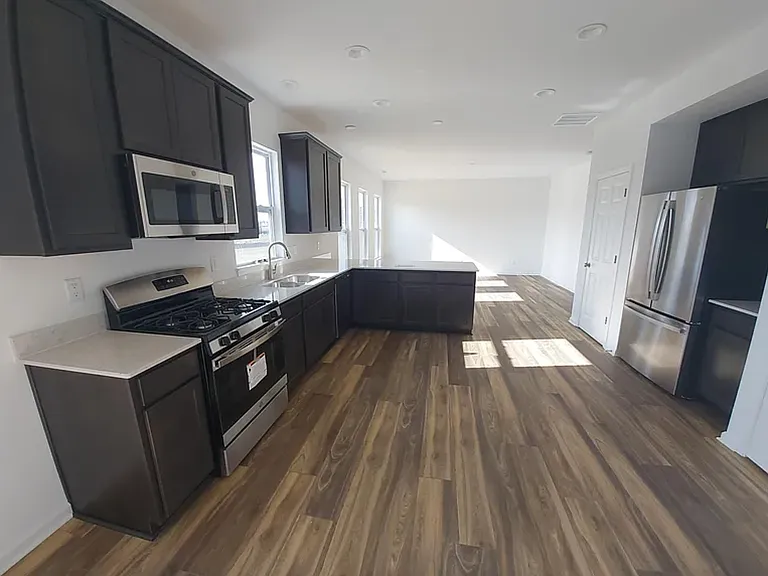 6877 Ferguson Dr — Photo 5