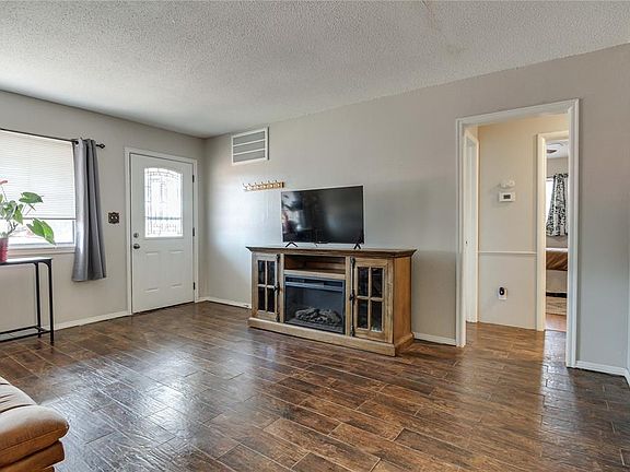 3rd image of 4832 Park Vista Dr