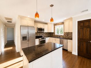 72 Dartmouth St, Islip, NY 11751