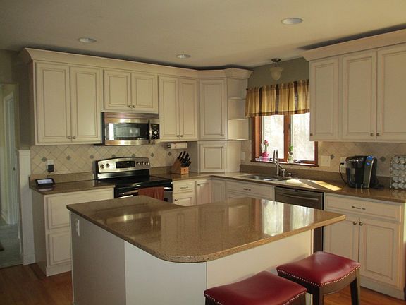 3rd image of 4 Birch Hill Ct