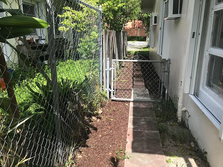 638 NE 7th Ave #B — Photo 7