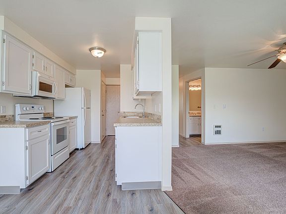 5th image of 884 Fairview Ave SE #26